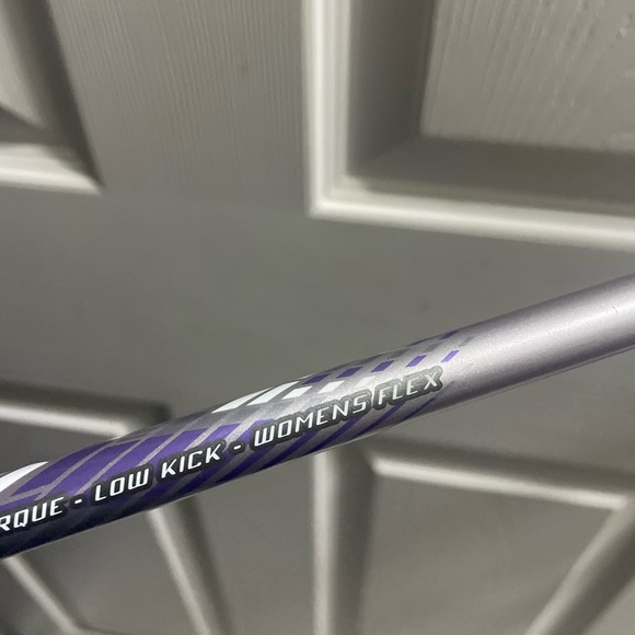 Woman’s cobra golf sand wedge in right handed
Graphite shaft in ladies flex - Picture 8 of 8